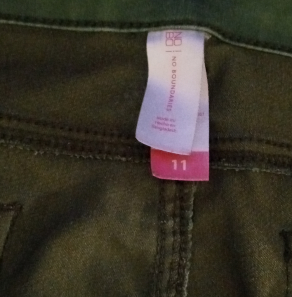 Stylish Green Button-Fly Pants - Picture 5 of 5
